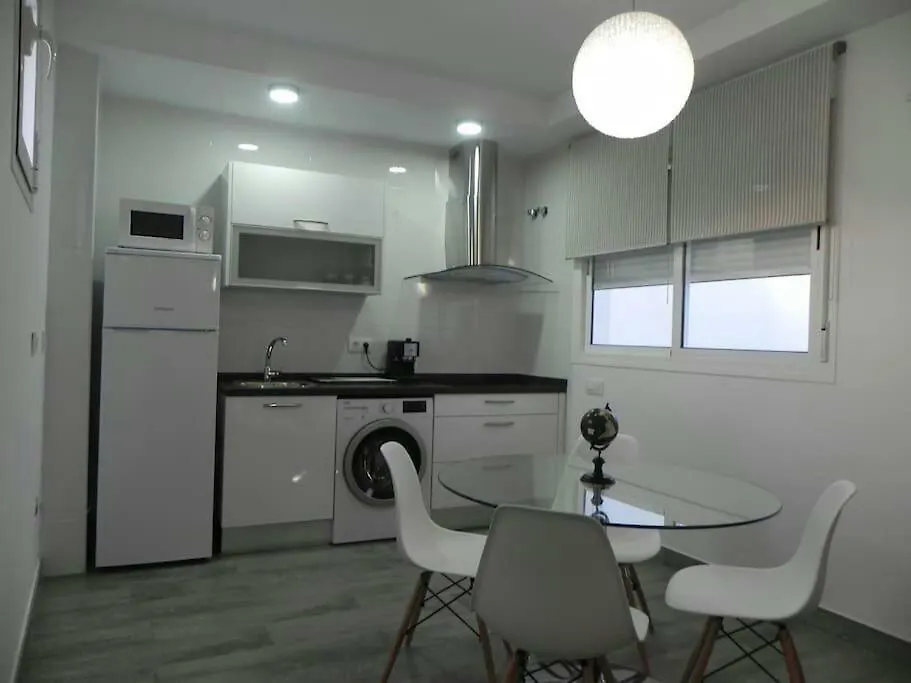 Atico Con Terraza En Alameda De Hercules Sevilla 0*,